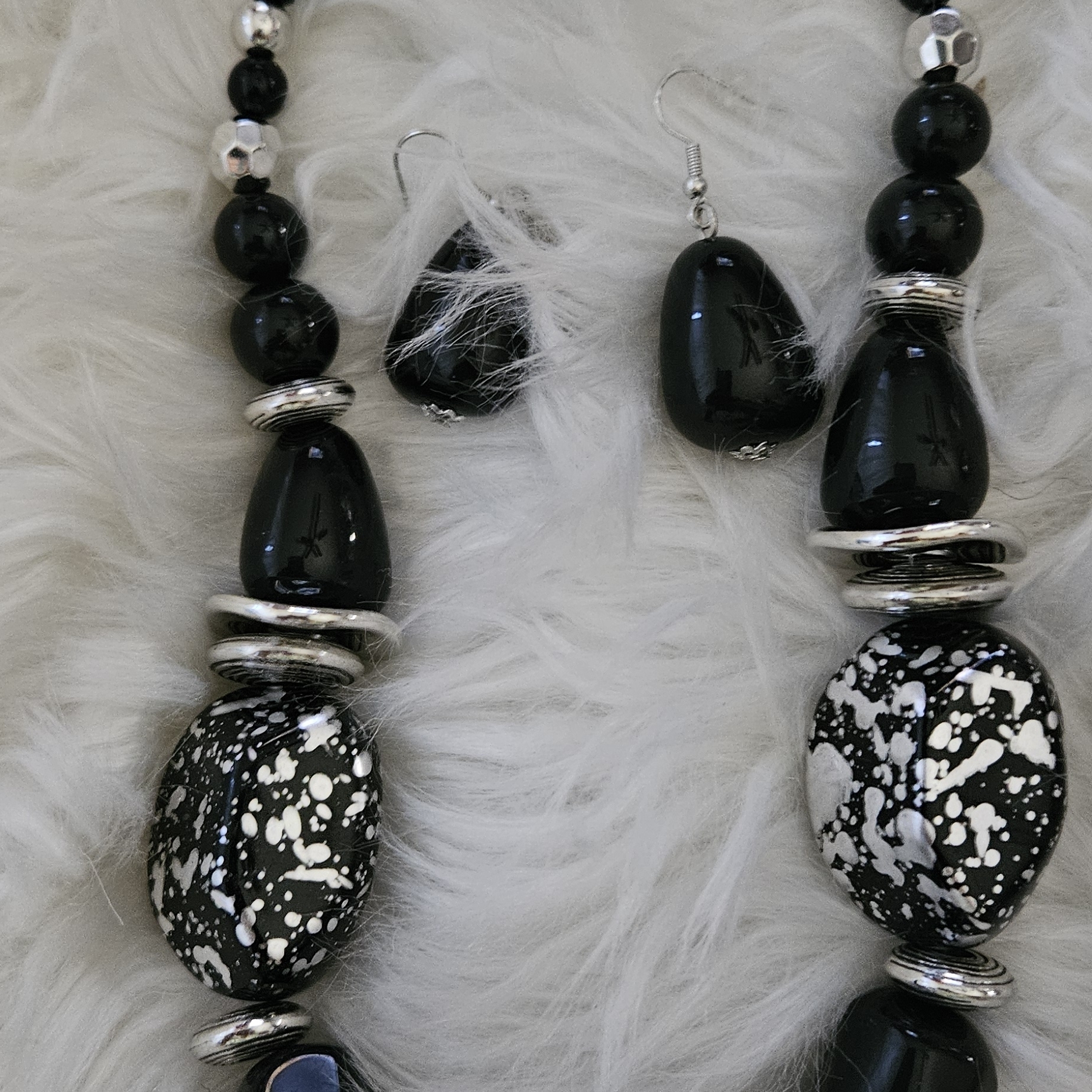 Othr Black And White Beaded Necklace Set